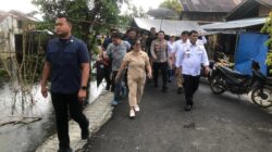 Gubernur Yulius dan Kapolda Tinjau Lokasi Banjir Serta Salurkan Bantuan Kepada Warga Terdampak