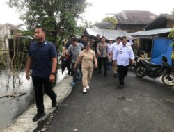 Gubernur Yulius dan Kapolda Tinjau Lokasi Banjir Serta Salurkan Bantuan Kepada Warga Terdampak