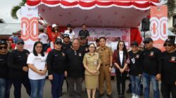 Guyuran Hujan Tak Surutkan Semangat Wabup Vanda Saksikan Pawai Pembangunan Meriah di HUT RI ke-80