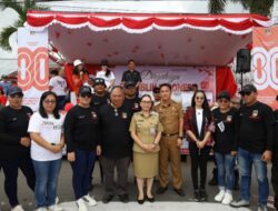 Guyuran Hujan Tak Surutkan Semangat Wabup Vanda Saksikan Pawai Pembangunan Meriah di HUT RI ke-80